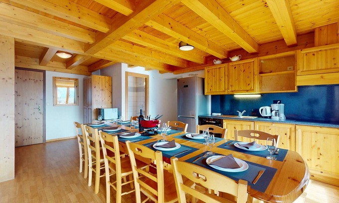 Saint-Pierre-de-Clages Apartment | Pracondu 2 502 - Outdoor Fun with Spa & Pet-Friendly Comfort