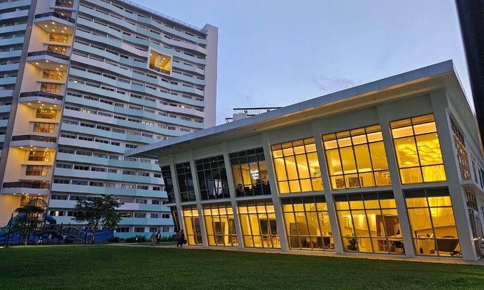 Matandang Balara Apartment | Stylish JKrib Studio with Oceanfront Views and Pool Access