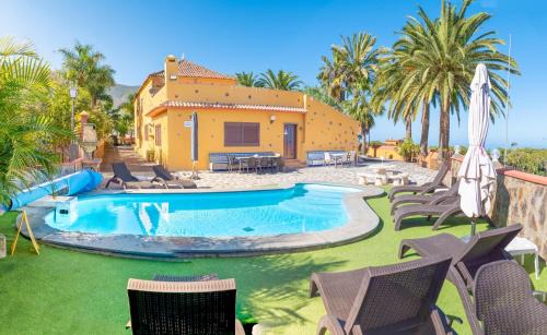 Los Realejos Villa | Relaxing Retreat at Pradera de Melo with Heated Pool & BBQ