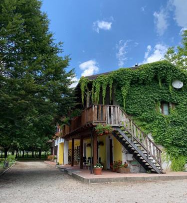 Tramonti di Sotto Apartment | Discover Pradileva: Pet-Friendly Haven with Breakfast