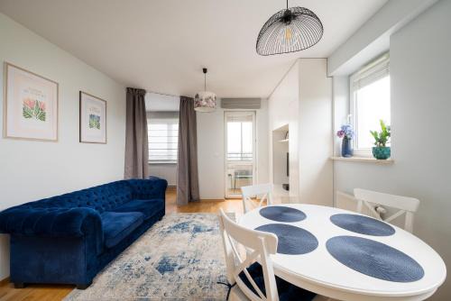 Praga Polnoc Apartment | Praga Tower Blue Apartment by Bookinghost