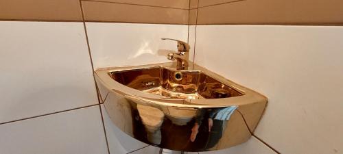 Prague 12 House | Pet-Friendly Retreat: Explore Prague Retro Challenge Garden