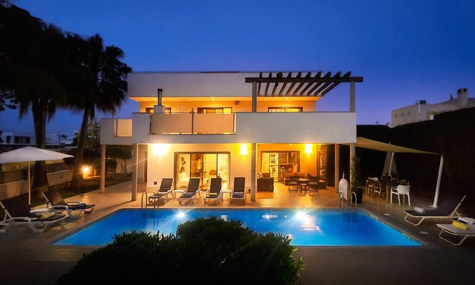 Castelo Villa | Explore Praia by Check-in Portugal: Family-Friendly Retreat