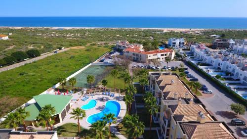 Manta Rota Apartment | Seaside Retreat at Praia da Lota Resort – Beachfront Stay