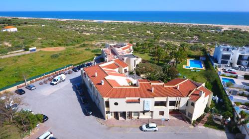 Manta Rota Hotel | Beachfront Bliss at Praia da Lota Resort - Family Friendly