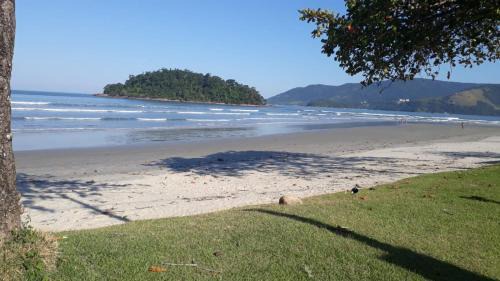 Maranduba Apartment | Oceanfront Retreat at Praia do Sapê - Guest Rated 9.8