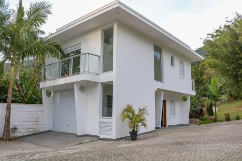 Florianopolis House | Exclusive Beachfront Escape at Praia por do Sol