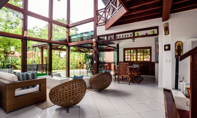 Praia do Toque-Toque Pequeno House | Praia Toque Toque Pq: Private Comfort Steps from the Beach