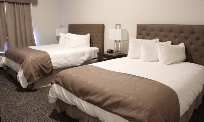 Macklin Hotel | Family-Friendly Prairie Moon Inn with Breakfast & Kitchen