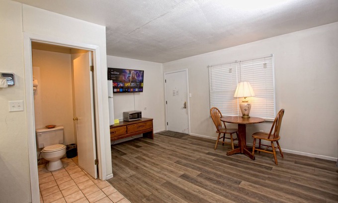 Southside Hotel | Budget-Friendly Prairie Voyager: Family & Breakfast Perks