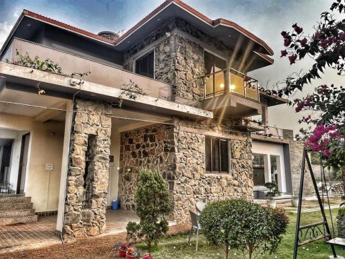 Santiniketan House | Discover Prarambha The Stone House: Family-Friendly Getaway