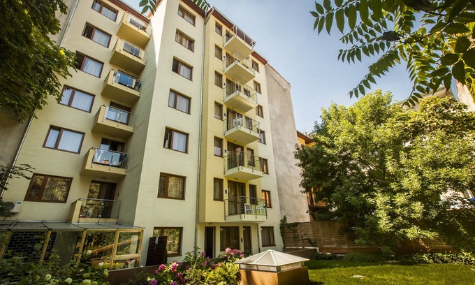 Corvin negyed Apartment | Pet-Friendly Prater Residence: Family-Friendly Retreat
