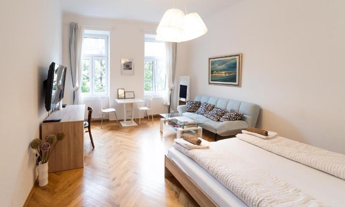 Stuwerviertel Apartment | Convenient Prater Studio Near Fair, UN, WU & City Center