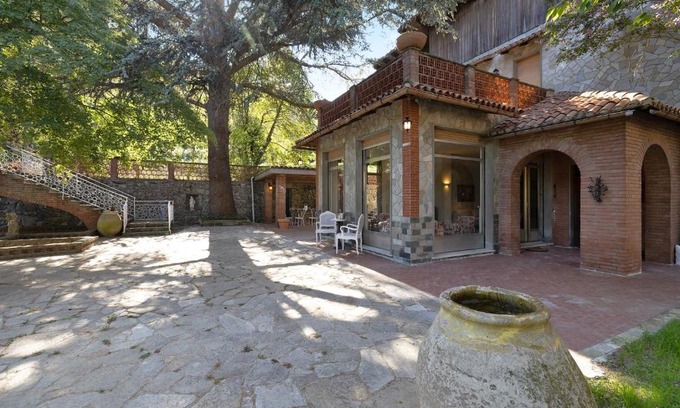 Savona Villa | Pet-Friendly Escape at Pratolina - 4-Star Retreat Awaits