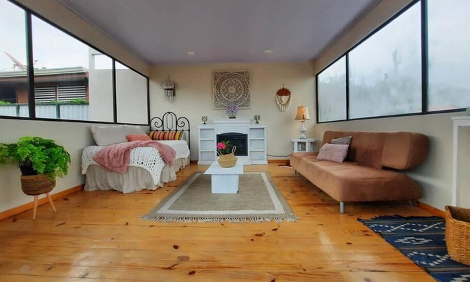 Fraijanes Ski Chalet | Charming Cabaña in Fraijanes - Pet Friendly & Highly Rated