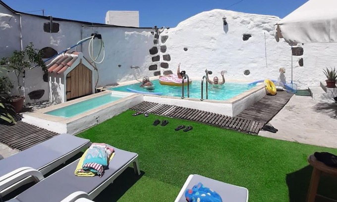 La Guancha House | Discover Preciosa Casa: Poolside Retreat with Free WiFi