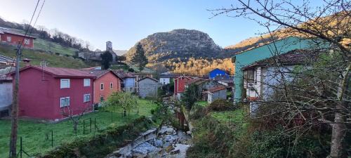 Carrena Apartment | Inviting Apartment Near Breathtaking Mountains and Beaches