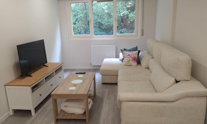 Galdakao Apartment | Inviting Apartment in Bilbao with Child-Friendly Amenities