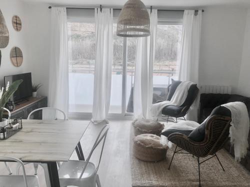 Monzon Apartment | Beautiful Monzón Apartment with Pool, Terrace & Family Park