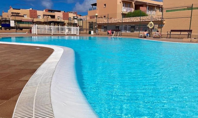 Geafond Apartment | Beautiful 4-Person Apartment with Oceanfront Pools