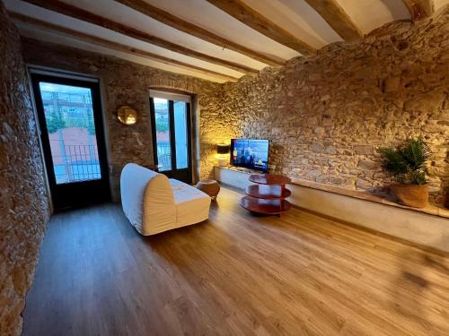 Barri Vell Apartment | Discover Pet-Friendly Precioso Girona for Extended Stays