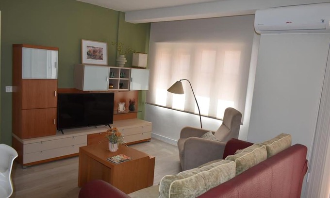 Almeria Centro Apartment | Discover Almería Centro: Family-Friendly Stay with Free Parking