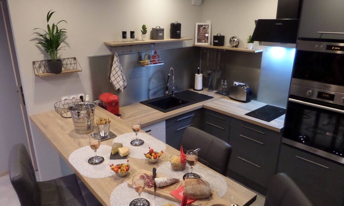 Troyes Apartment | Relaxing Retreat at Preiz'age de bien-être with Spa & Lake View