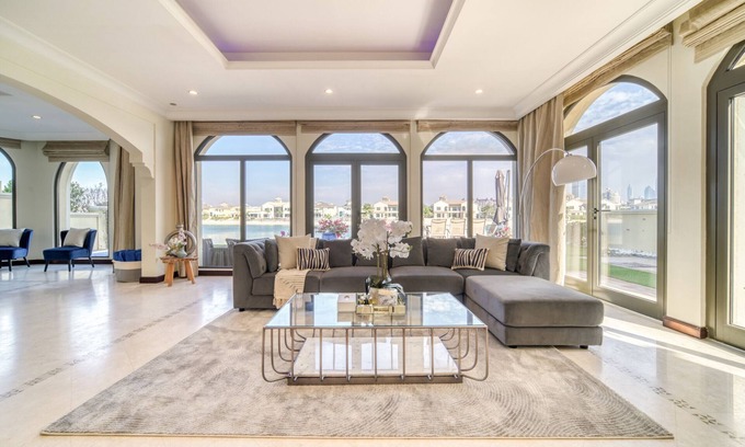 Palm Jumeirah Villa | Experience Palm Villa E41: Ocean View with Private Pool