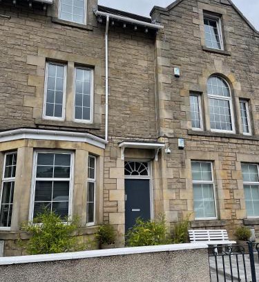 Uphall Apartment | Child-Friendly Premier 2 Bed Flat C with High Guest Rating