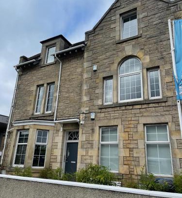 Uphall Apartment | Family-Friendly Premier 3 Bed Flat D with High Guest Ratings