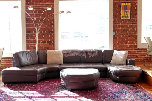 Old East Hill House | Downtown Loft Building: Newly Opened & Guest Rated 9.7