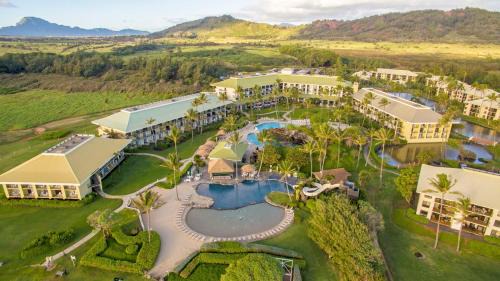 Hanamaulu Apartment | Ocean View King Room with Pool at Kauai Beach Resort