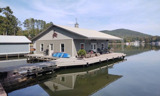 Groveoak Apartment | Premier Host: Lake Guntersville Oasis with Pool & Views