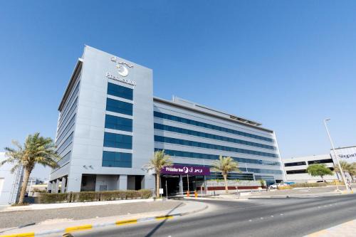 Abu Dhabi Hotel | Premier Inn Abu Dhabi Airport: Comfort with Pool & Ocean View