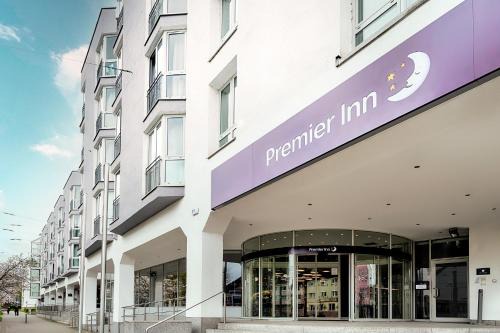 Kurpark Hotel | Discover Premier Inn Stuttgart Bad Cannstatt for Families