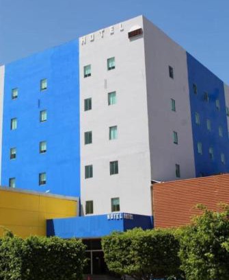 Tuxtla Gutierrez Hotel | Experience Premier Inn Tuxtla: Family-Friendly with Pool