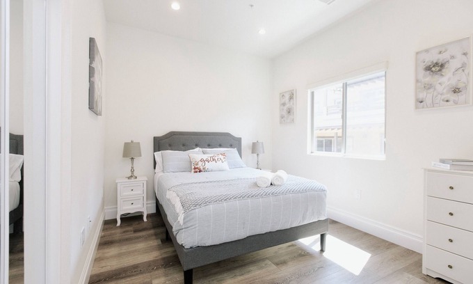Lamanda Park House | Premier 2BR Suite with Jacuzzi & Top Guest Rating