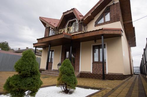Transcarpathia Hotel | Discover Premiera: Family-Friendly with Breakfast Included