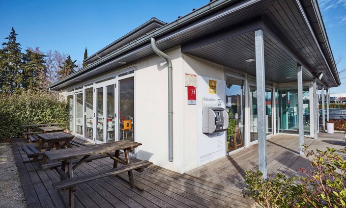 Montfavet Hotel | Comfortable Premiere Classe Avignon Sud with Spa & Breakfast