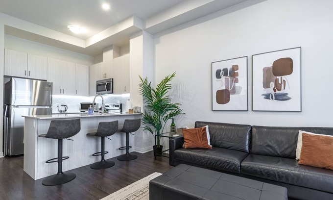 Halton Regional Municipality Condo | Premium One-Bedroom with WiFi, Netflix & Rental Car Access