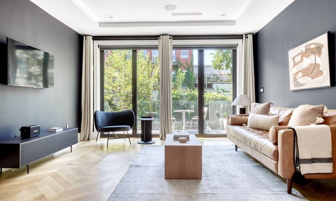 Gowanus House | Modern 2BR Gowanus Townhouse Near Prospect Park