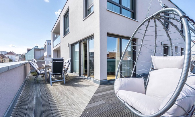 Finsterwalde Apartment | Top-Rated 'Sängerstadt Flat Ernst' with Terrace & Wi-Fi