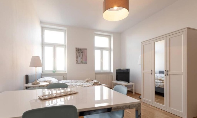 Funfhaus Apartment | Convenient Stay Between Schönbrunn and City Center