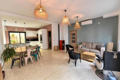 Triana House | Exclusive Oceanfront Retreat - The Barber's House