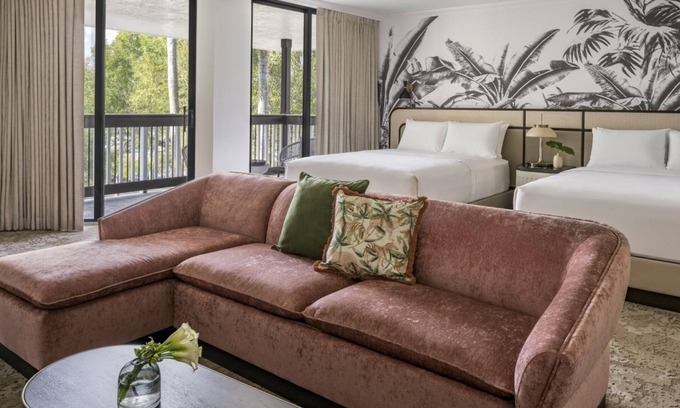 Hunt Club Hotel | Premium Junior Suite Two Queens at PGA National Resort - Two Outdoor Pools