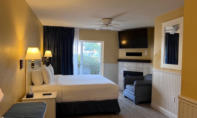 Downtown Monterey Cabin | Cozy King Fireplace Room Just Steps from the Beach
