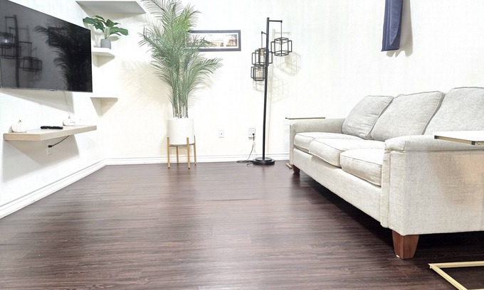 Innisfil Apartment | Prime 2-Bedroom Suite with Ocean View and Family-Friendly Perks