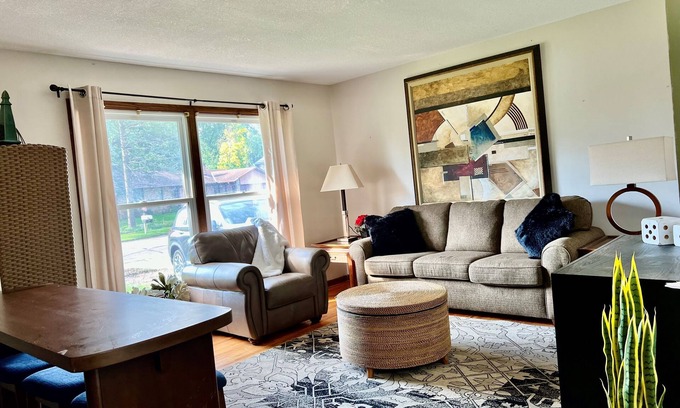 Apple Valley House | Ideal Apple Valley Home Near Scott Park for Families & Pets