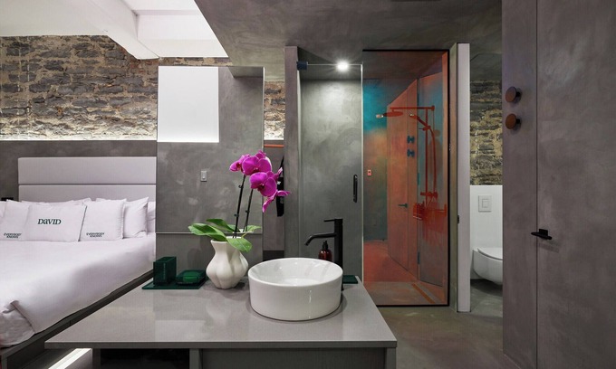 Old Montreal Apartment | Stylish Loft at The Signature with Family-Friendly Amenities
