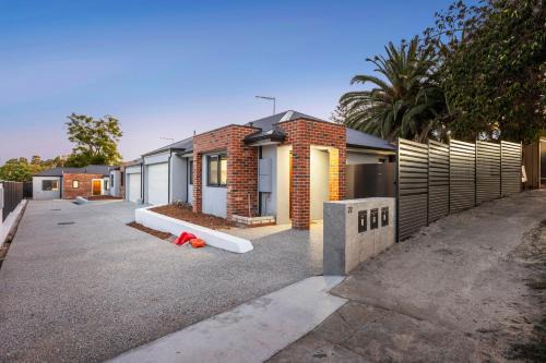 St James House | Premium Modern House-Walk to Curtin Uinversity-3 bedroom & 2 bathroom up for 4 People